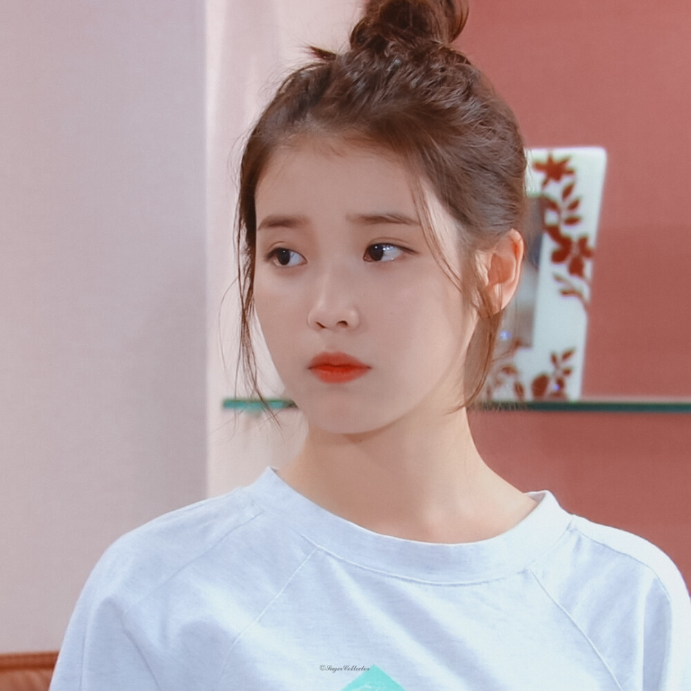 IU 李知恩 cr：砂糖收藏家
最佳李纯信 头像 丸子头