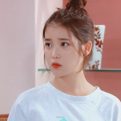 IU 李知恩 cr：砂糖收藏家
最佳李纯信 头像 丸子头