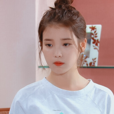 IU 李知恩 cr：砂糖收藏家
最佳李纯信 头像 丸子头