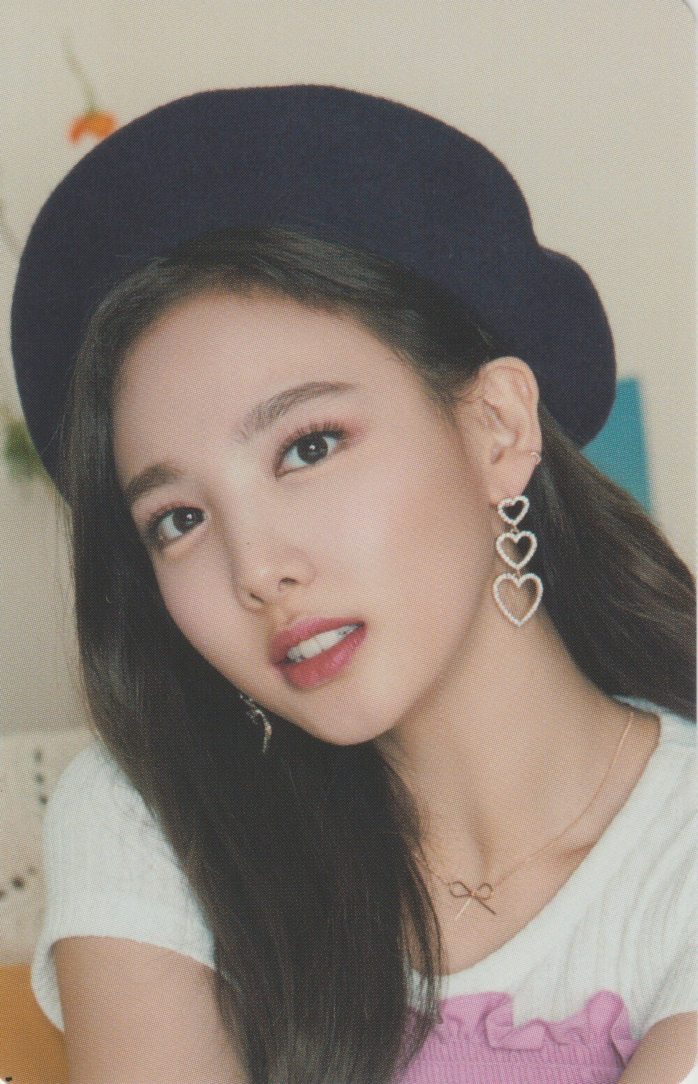 林娜琏小卡扫图look