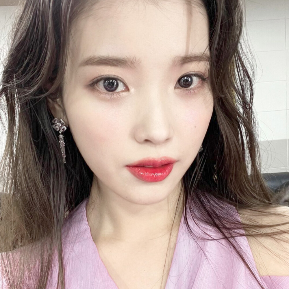 iu 奶唇