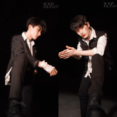 
祺鑫 风年 壁纸自修
拿圖點贊禁白嫖！
