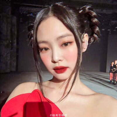 ◎ Jennie
c r . 捣莓软桃熊 