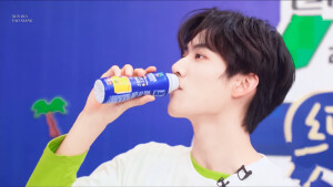 周柯宇|宝贝太可爱啦
图源微博@巡回遥想