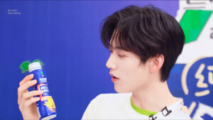 周柯宇|宝贝太可爱啦
图源微博@巡回遥想