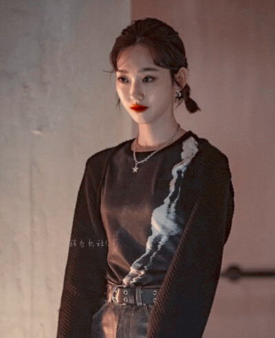 顶楼双胞胎妹妹周锡京
-韩智贤