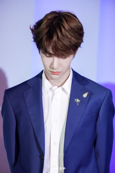 190530 兰芝晚宴 @UNIQ-王一博 ♡与生俱来的优雅贵气～♡ cr:logo