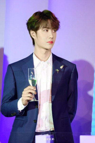 190530 兰芝晚宴 @UNIQ-王一博 ♡与生俱来的优雅贵气～♡ cr:logo