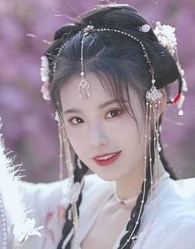 来看看美丽的女孩们吧！有没有你们喜欢的？我觉得还可以，下次给你们更新可爱头像，如果要问这照片上的是谁？我说不是，我不是，我坚决不是，我真的不是我。