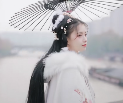 来看看美丽的女孩们吧！有没有你们喜欢的？我觉得还可以，下次给你们更新可爱头像，如果要问这照片上的是谁？我说不是，我不是，我坚决不是，我真的不是我。
