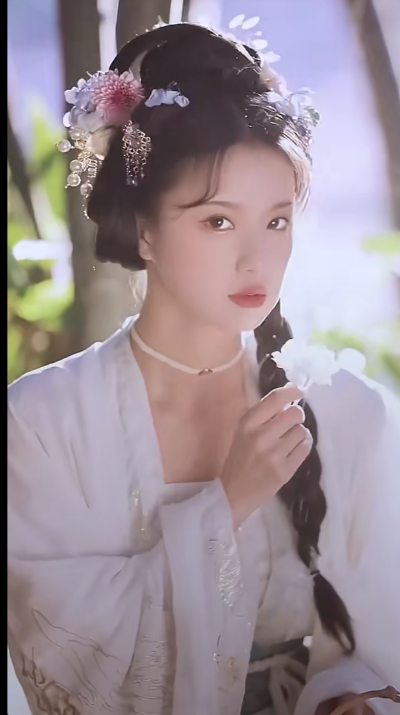 来看看美丽的女孩们吧！有没有你们喜欢的？我觉得还可以，下次给你们更新可爱头像，如果要问这照片上的是谁？我说不是，我不是，我坚决不是，我真的不是我。