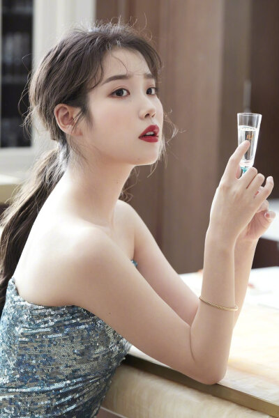 IU