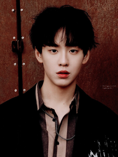 微博@糖心卤咕鸭
余景天