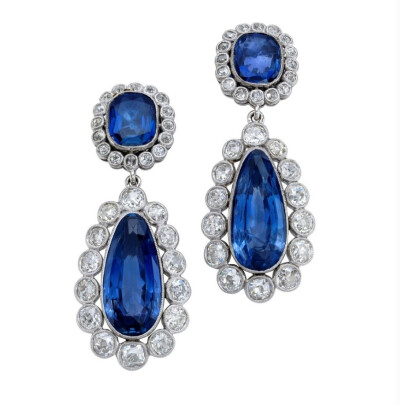 为了纪念拿破仑逝世200周年，Christie’s 日内瓦将于5月12日珠宝春拍呈现一组曾属于拿破仑养女 Stephanie de Beauharnais 的蓝宝石珠宝套装，共由9件单品组成，合计估价60万-110万瑞郎。