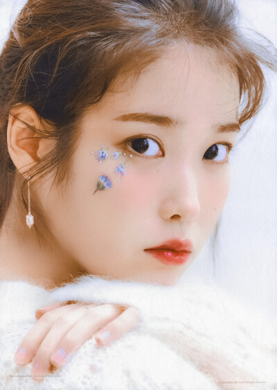 IU 李知恩 cr：砂糖收藏家
欧尼就是春天啊~