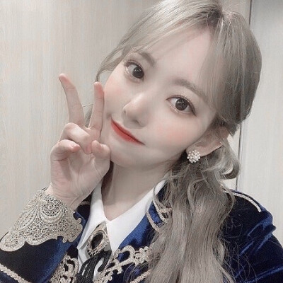 比耶+嘟嘴＝Sakura