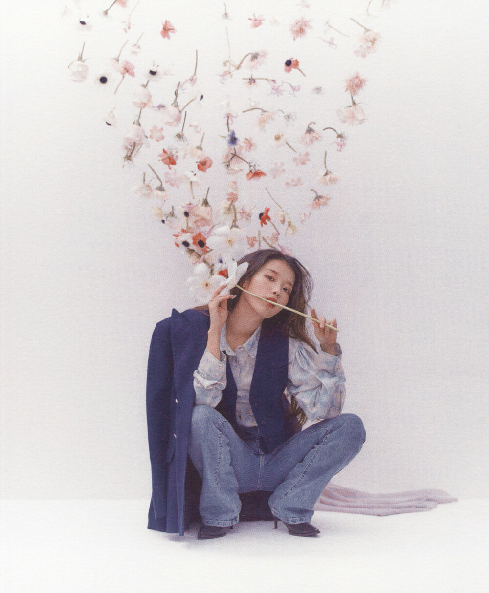 iu正规五辑内页扫图