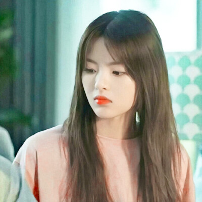 .杨超越.
_抱图看简介.