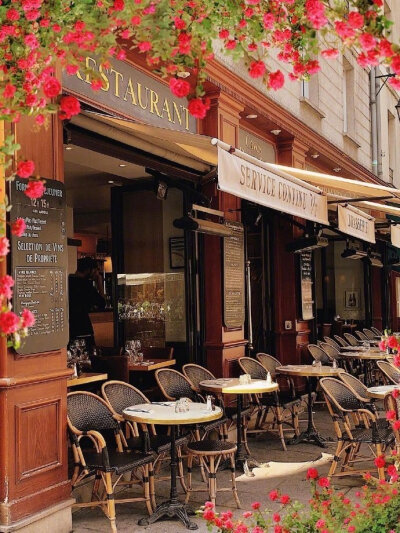 巴黎街头
图源微博：背包旅行玩家