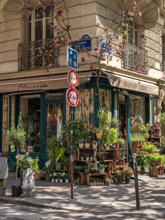 巴黎街头
图源微博：背包旅行玩家