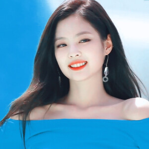 ·Jennie·
美好的一天从雪碧妮开始
原截梦羽