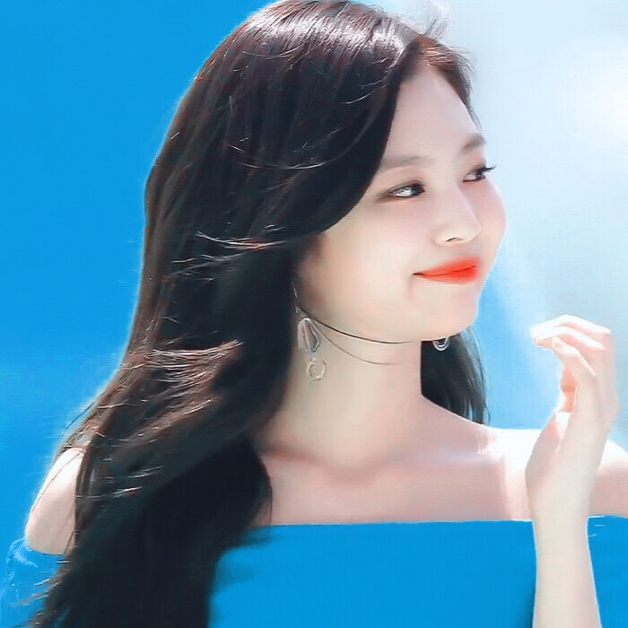 ·Jennie·
美好的一天从雪碧妮开始
原截梦羽