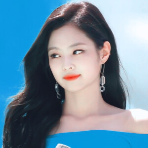 ·Jennie·
美好的一天从雪碧妮开始
原截梦羽