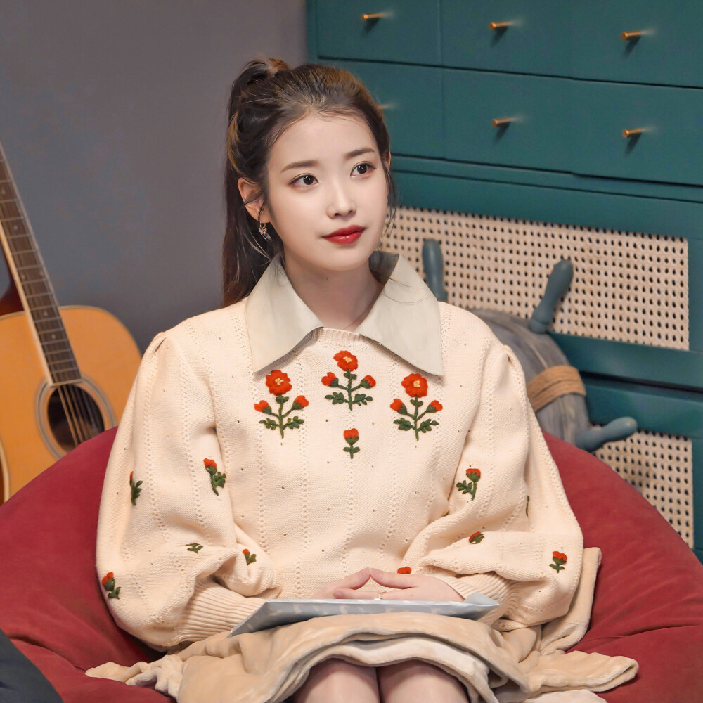 IU | 有名的歌手传
cr:边五爷