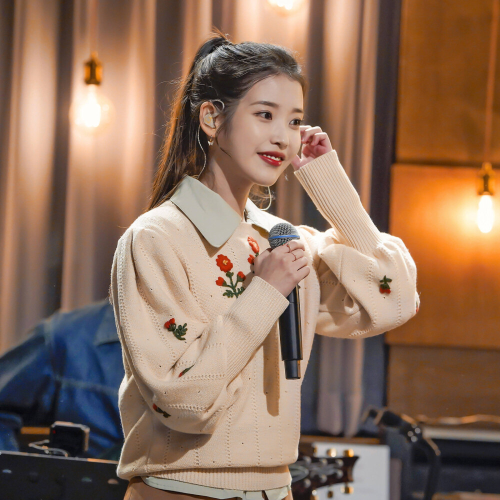 IU | 有名的歌手传
cr:边五爷