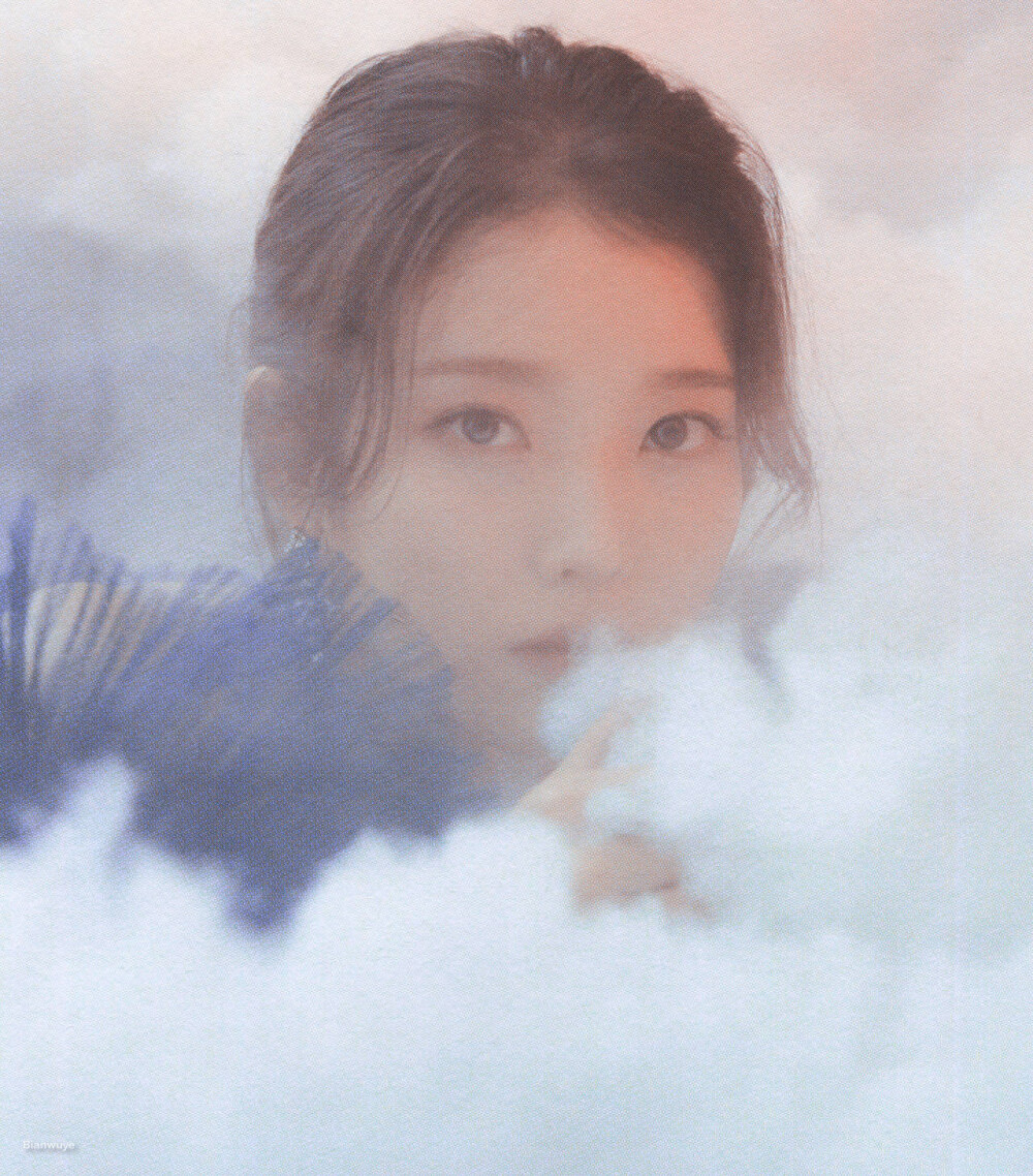 IU | 正规五辑内页扫图
cr:边五爷