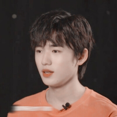 ˙宋亚轩 || 无法阻止落俗 但浪漫不死。
˙原截©姜忆乔