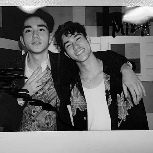 Intersection 米卡 和马 庆怜 青山威廉