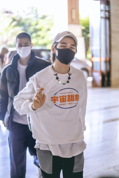 Intersection 米卡 和马 庆怜 青山威廉