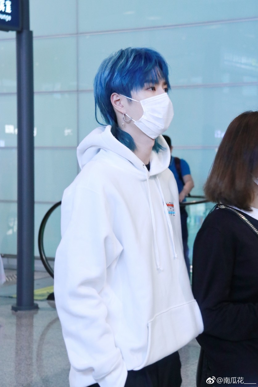 180412长沙北京uniq王一博79蓝头发の蓝朋友79crlogo