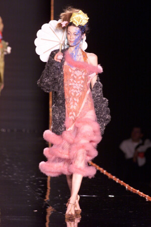 John Galliano Fall 2000 READY-TO-WEAR