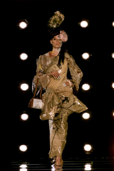 John Galliano SPRING 2001 READY-TO-WEAR