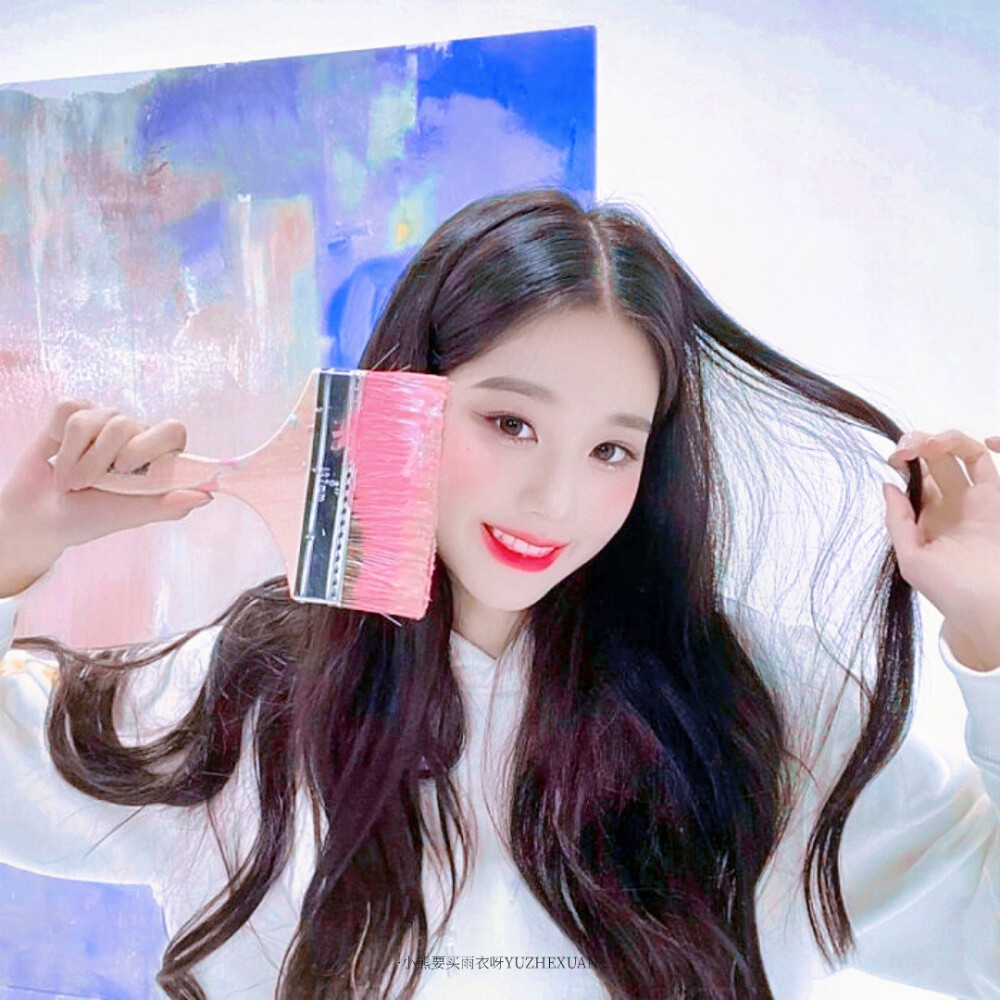 #你身上的温柔是克莱因的蓝加一点莫奈的灰
克莱因的蓝是最纯净的蓝色，莫奈的灰是把纯度降到极低又能透出色彩，两个颜色混合起来的意思就是:你的温柔纯粹却又让人感到无比柔和舒适