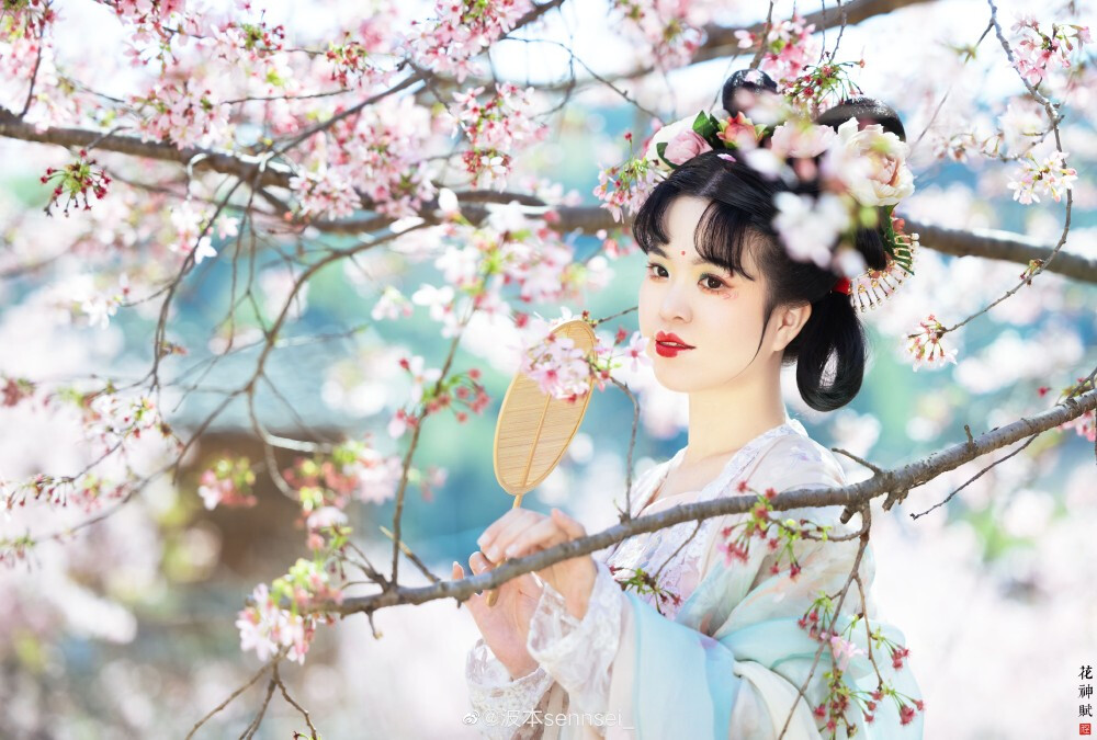 《 花神赋 》 ·
未到花朝一半春
摄影丨@波本sennsei_
#福州约拍#