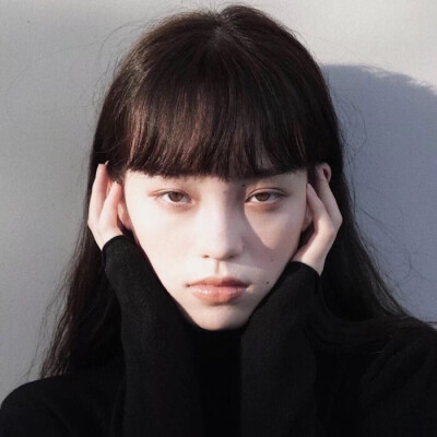 知道我为什么讨厌下雨吗？因为下雨的时候，雨滴滴答答的，会让我知道我只有一个人。​