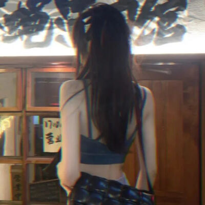 知道我为什么讨厌下雨吗？因为下雨的时候，雨滴滴答答的，会让我知道我只有一个人。​