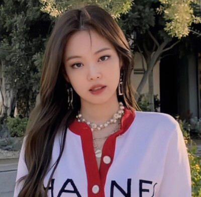 JENNIE