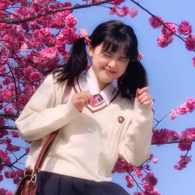 女生头像/闺蜜头像
ᴾᵉᵒᵖˡᵉ ᵍʳᵒʷ ʷᵉᵉᵈˢ ʷⁱᵗʰᵒᵘᵗ ᶠˡᵒʷᵉʳˢ.
人的内心不种鲜花就长杂草。 ​​​
©️ ：虞兮西