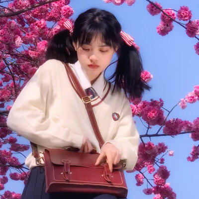 女生头像/闺蜜头像
ᴾᵉᵒᵖˡᵉ ᵍʳᵒʷ ʷᵉᵉᵈˢ ʷⁱᵗʰᵒᵘᵗ ᶠˡᵒʷᵉʳˢ.
人的内心不种鲜花就长杂草。 ​​​
©️ ：虞兮西