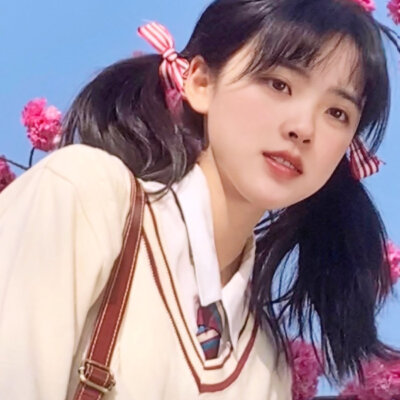 女生头像/闺蜜头像
ᴾᵉᵒᵖˡᵉ ᵍʳᵒʷ ʷᵉᵉᵈˢ ʷⁱᵗʰᵒᵘᵗ ᶠˡᵒʷᵉʳˢ.
人的内心不种鲜花就长杂草。 ​​​
©️ ：虞兮西