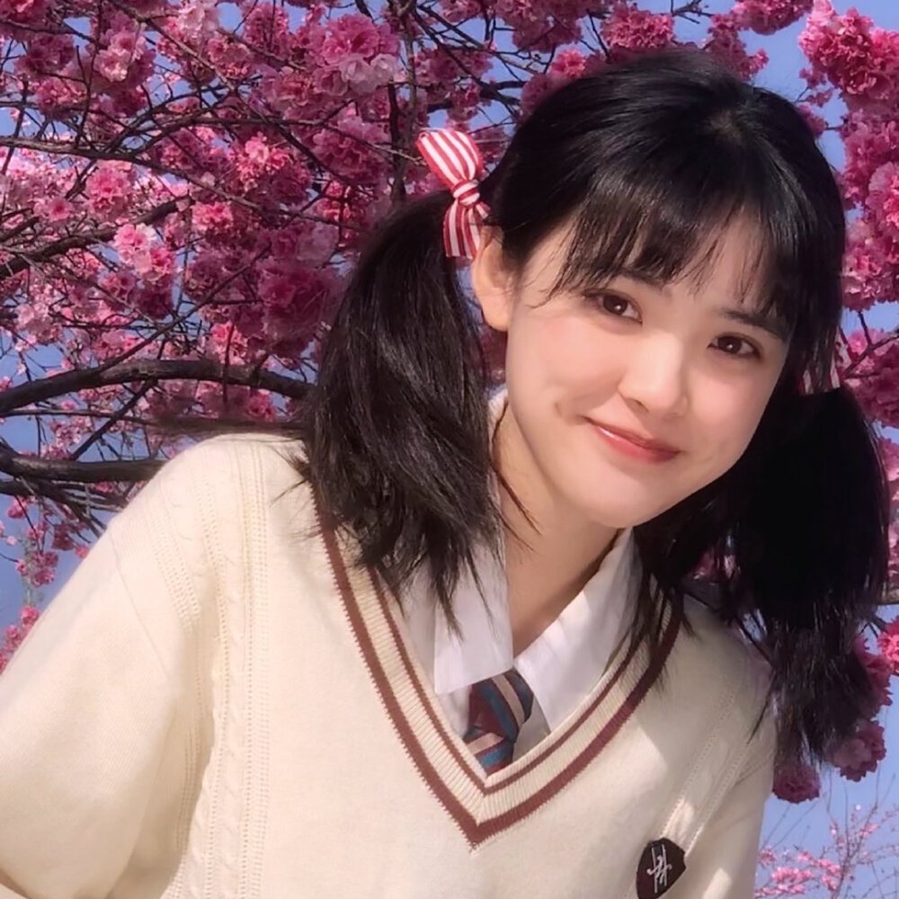 女生头像/闺蜜头像
ᴾᵉᵒᵖˡᵉ ᵍʳᵒʷ ʷᵉᵉᵈˢ ʷⁱᵗʰᵒᵘᵗ ᶠˡᵒʷᵉʳˢ.
人的内心不种鲜花就长杂草。 ​​​
©️ ：虞兮西