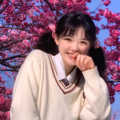 女生头像/闺蜜头像
ᴾᵉᵒᵖˡᵉ ᵍʳᵒʷ ʷᵉᵉᵈˢ ʷⁱᵗʰᵒᵘᵗ ᶠˡᵒʷᵉʳˢ.
人的内心不种鲜花就长杂草。 ​​​
©️ ：虞兮西