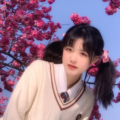 女生头像/闺蜜头像
ᴾᵉᵒᵖˡᵉ ᵍʳᵒʷ ʷᵉᵉᵈˢ ʷⁱᵗʰᵒᵘᵗ ᶠˡᵒʷᵉʳˢ.
人的内心不种鲜花就长杂草。 ​​​
©️ ：虞兮西