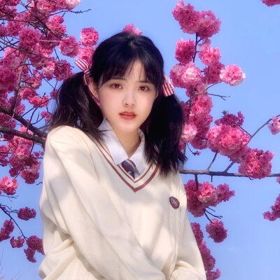 女生头像/闺蜜头像
ᴾᵉᵒᵖˡᵉ ᵍʳᵒʷ ʷᵉᵉᵈˢ ʷⁱᵗʰᵒᵘᵗ ᶠˡᵒʷᵉʳˢ.
人的内心不种鲜花就长杂草。 ​​​
©️ ：虞兮西