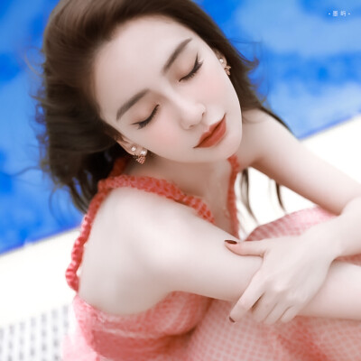 杨 颖 | 温 柔 本 身
♬ ♬ ♬ 