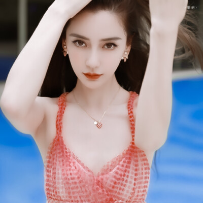 杨 颖 | 温 柔 本 身
♬ ♬ ♬ 